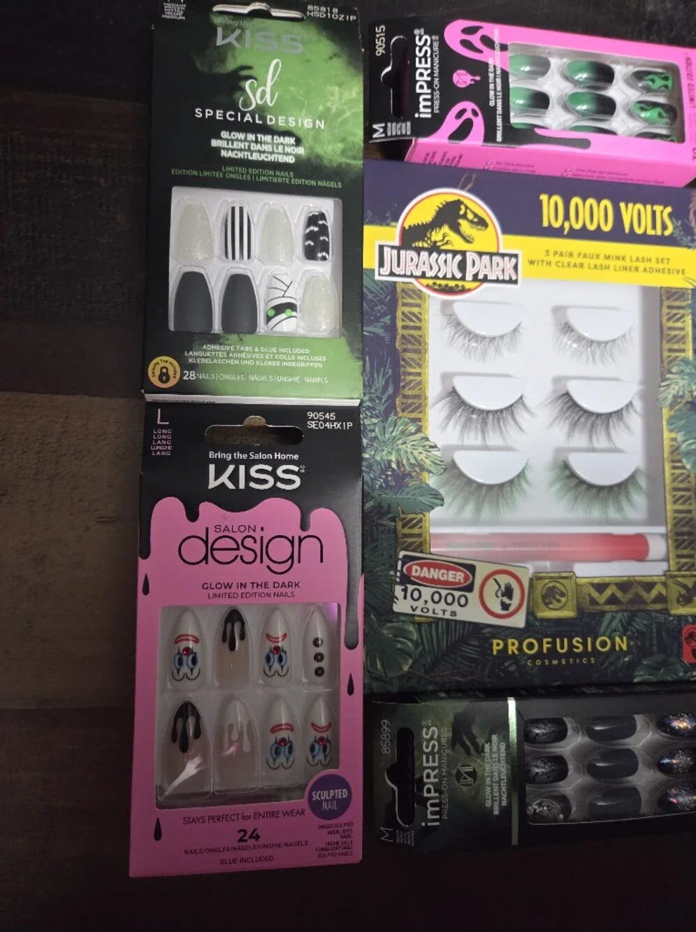 Press On Nails & Lashes